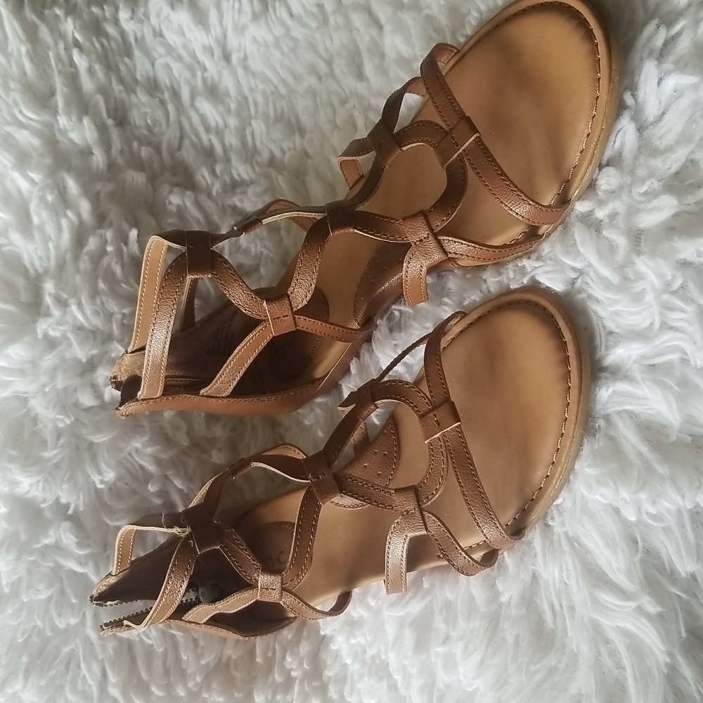 NWOT B.O.C. sandals size 8M